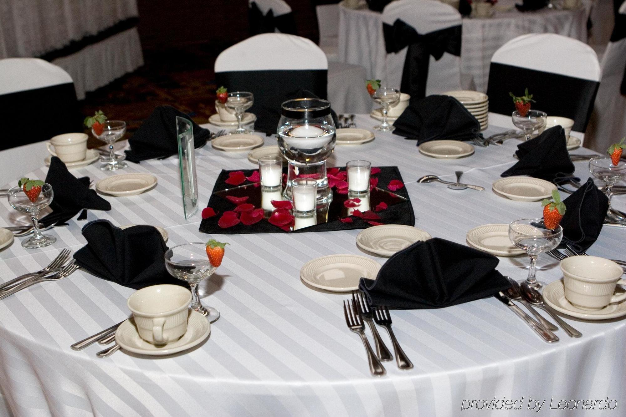 วินด์แฮม การ์เดน เฟรสโน โยซาเมติ แอร์พอร์ต Hotel ร้านอาหาร รูปภาพ